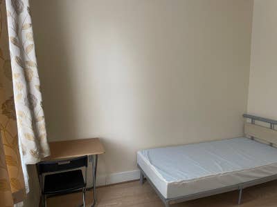 Room For Rent 1 minute walk from High Steet Main Photo