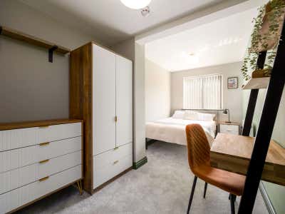 Ensuite Rooms Available 🏡 Warburg Crescent Main Photo