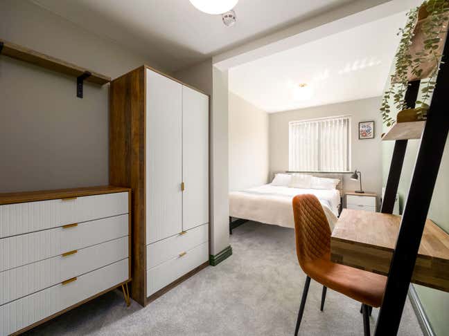 Ensuite Rooms Available 🏡 Warburg Crescent Main Photo