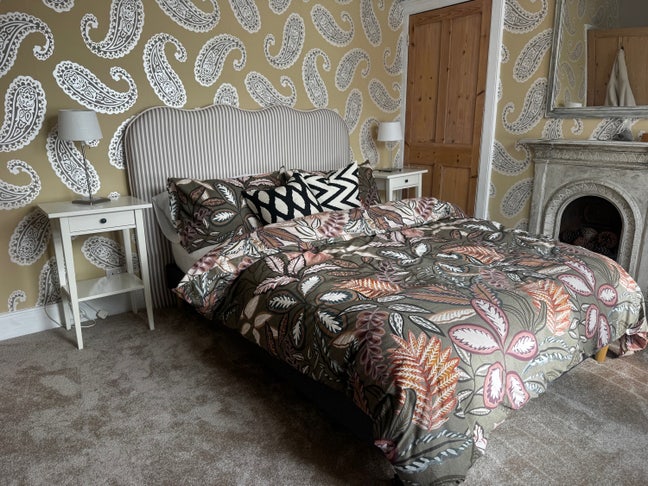  Newly decorated rooms with new flooring  Main Photo