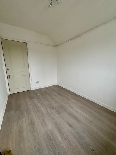 Room available in newly renovated property Main Photo