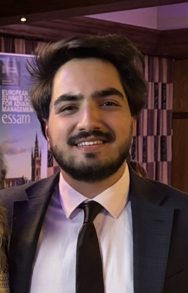 Professional Male seeks a double room Main Photo