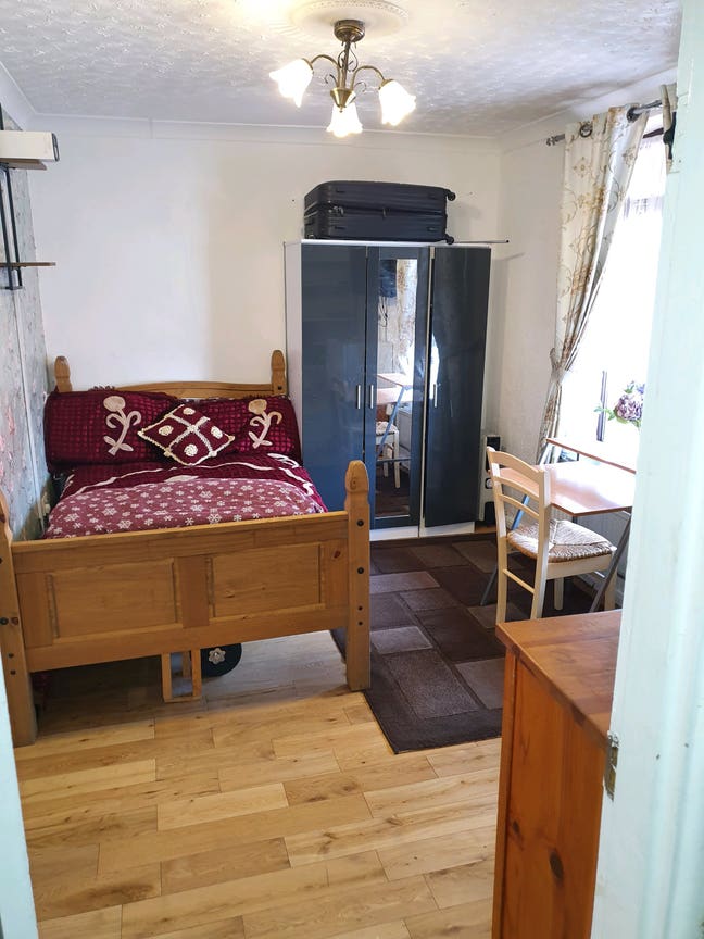  *Double room* in family home  Main Photo