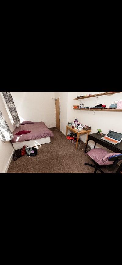 Large double room with all bills included  Main Photo