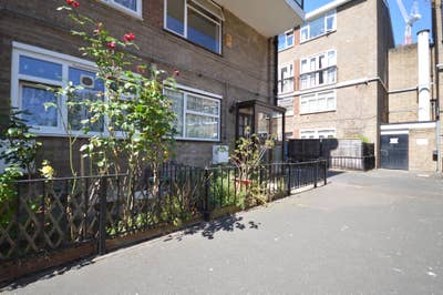 2 Double Bedroom Maisonette - E14 Main Photo