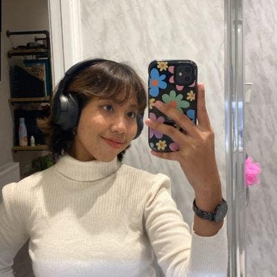 Professional Female seeks a double room Main Photo