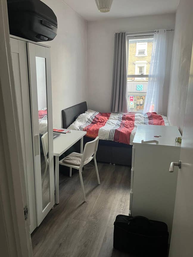 Spacious 2-Bed Flat | Shepherd's Bush / White City Main Photo