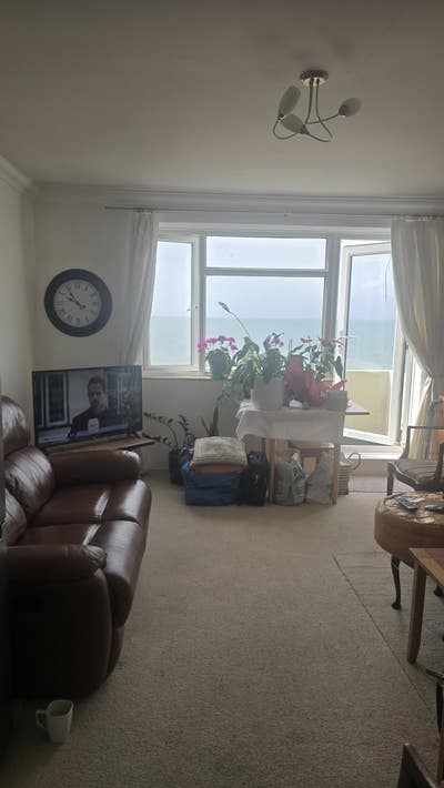 Room available on a seafront property Main Photo