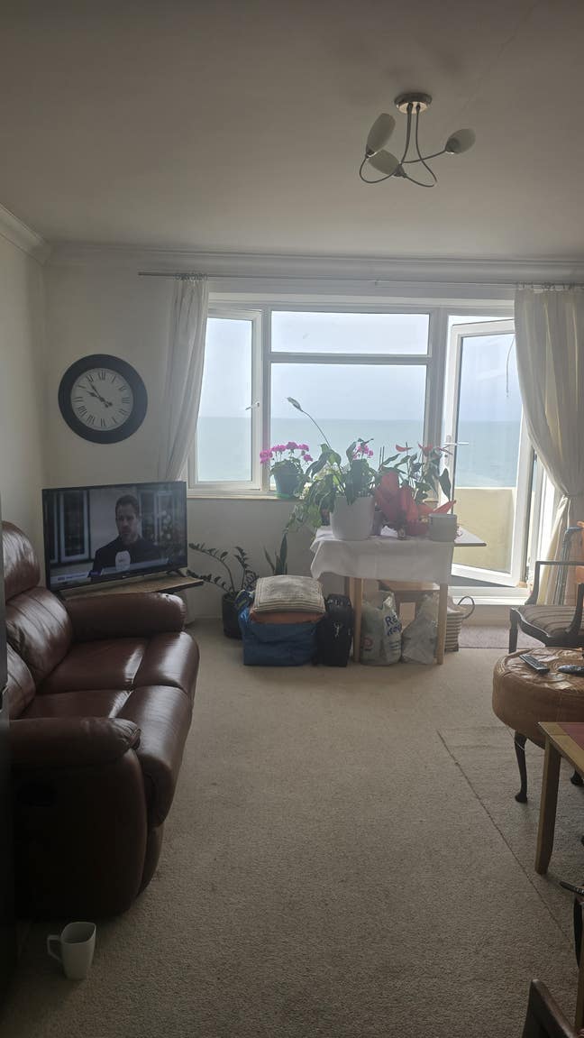 Room available on a seafront property Main Photo