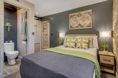 Close to City - Modern Ensuite Room Main Photo