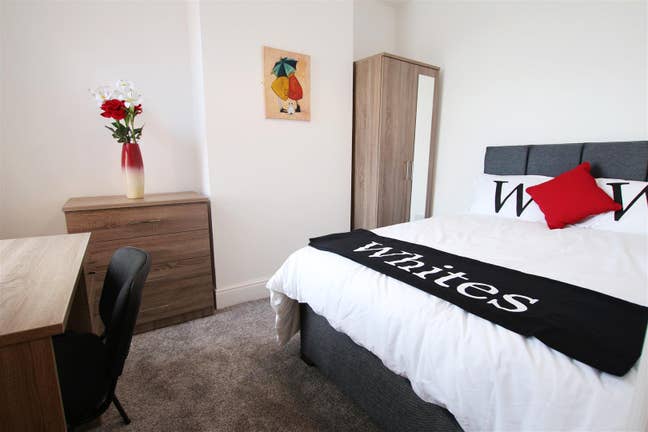 Far Cotton Double Modern Room  Main Photo