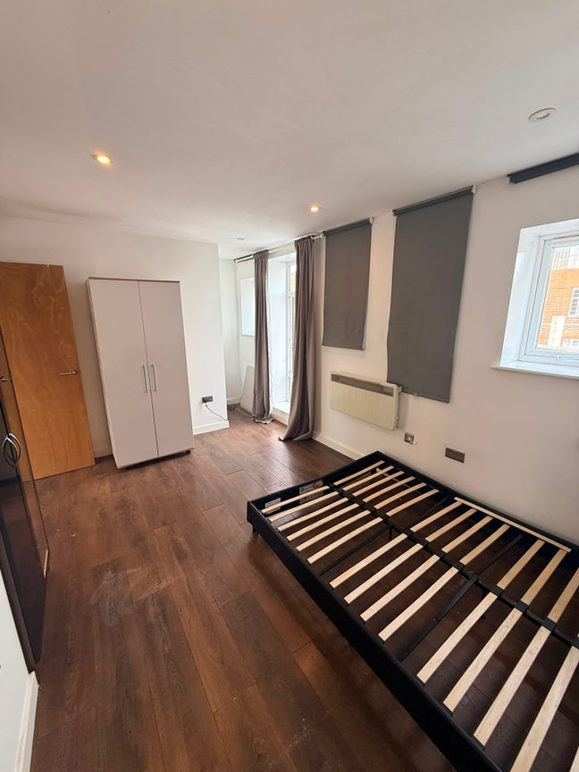 One bedroom apartment Furnished  Main Photo