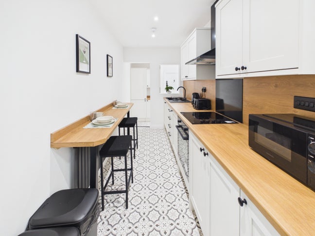 Room 1, 3-4 Belle Vue Crescent Main Photo