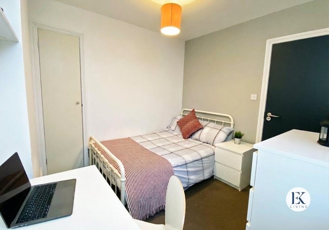 Spacious Young Professional House | Bills Inc  Main Photo