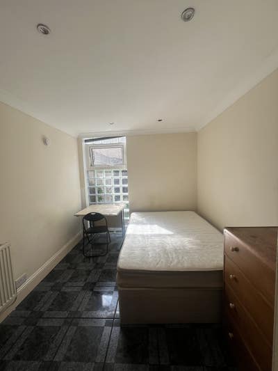2 rooms available  Main Photo