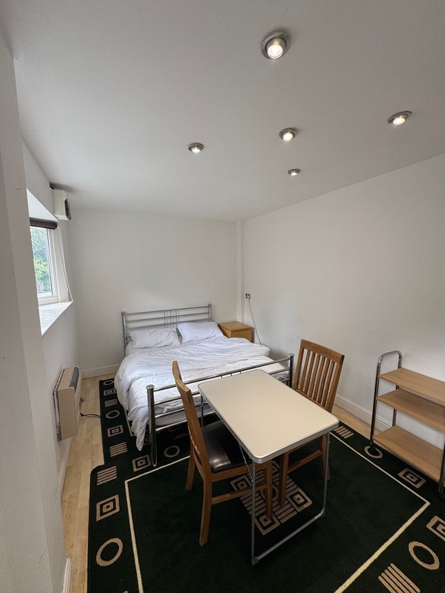 One separate room with ensuite bathroom  Main Photo