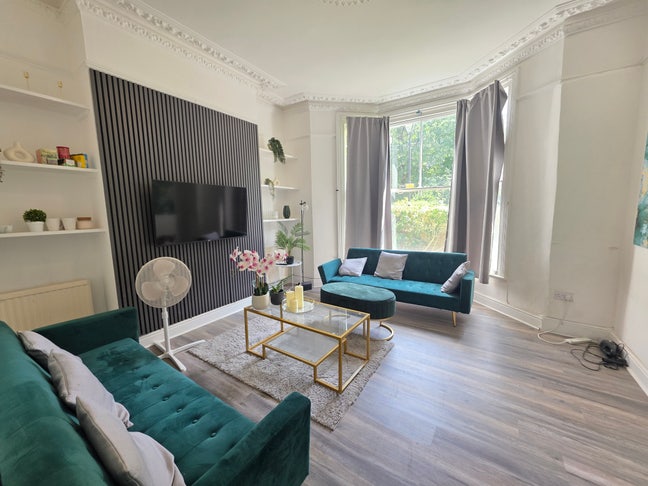 Ground-Floor 2bed Flat with Private Garden Main Photo