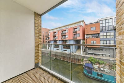 2 bedroom flat Limehouse  Main Photo