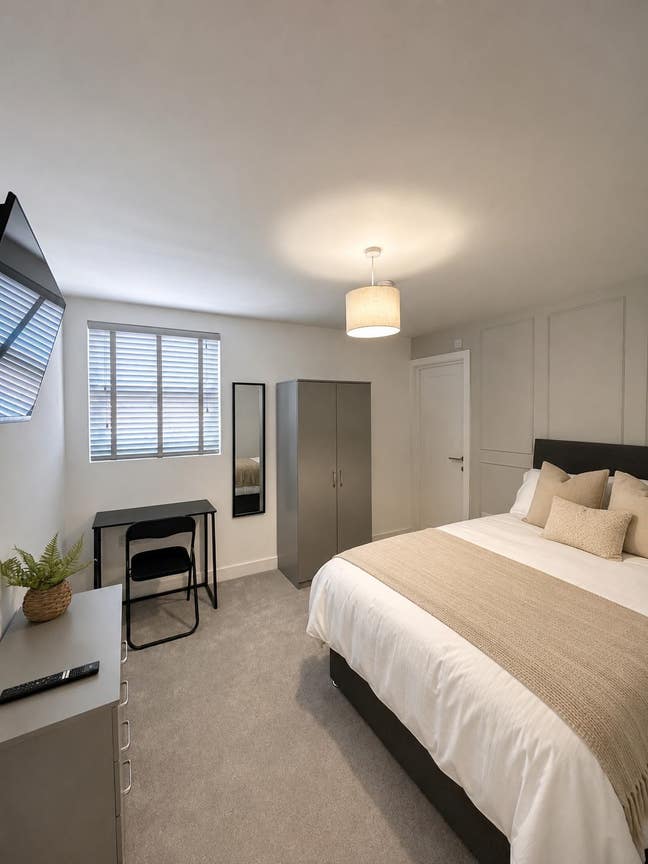 Top Floor En-Suite | Smart TV | Bills Included✨ Main Photo