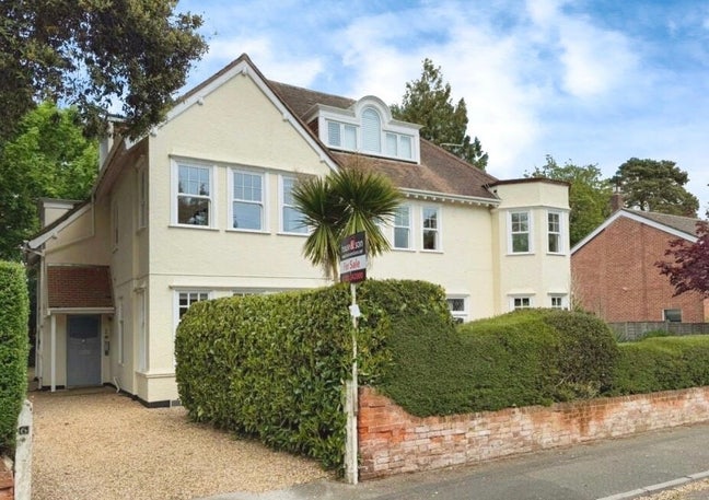 1 Bed Flat Near Meyrick Park for Short Term Let Main Photo