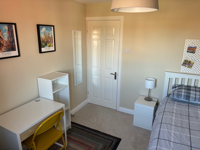 Lovely room & own bathroom Main Photo
