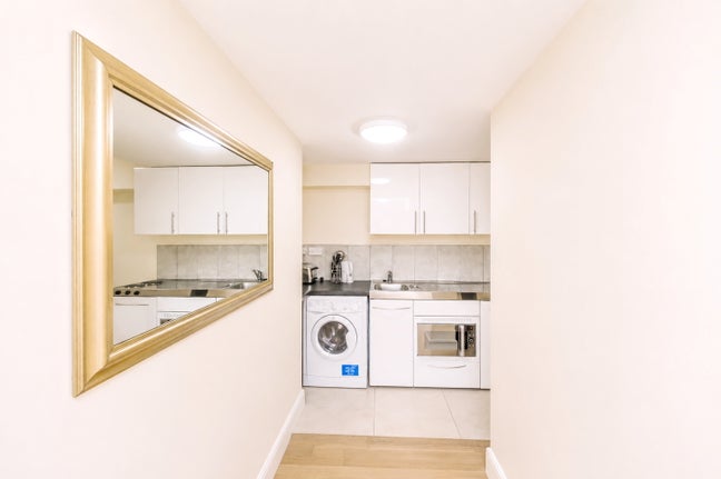 Fully Furnished One Bedroom Flat - Short stay  Main Photo