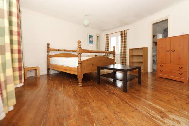 ✨ 3 Fully Furnished Rooms - E14 ✨ Main Photo