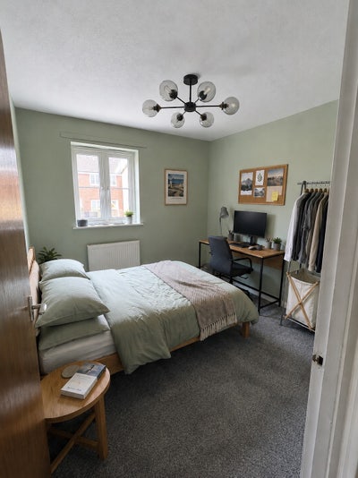 Double room available spacious house Main Photo