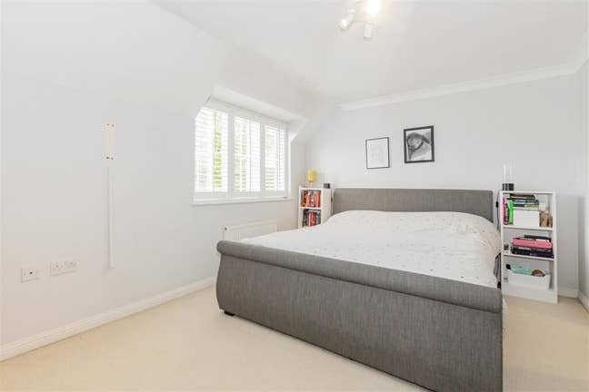 Furnished double Bedroom with own bathroom Main Photo