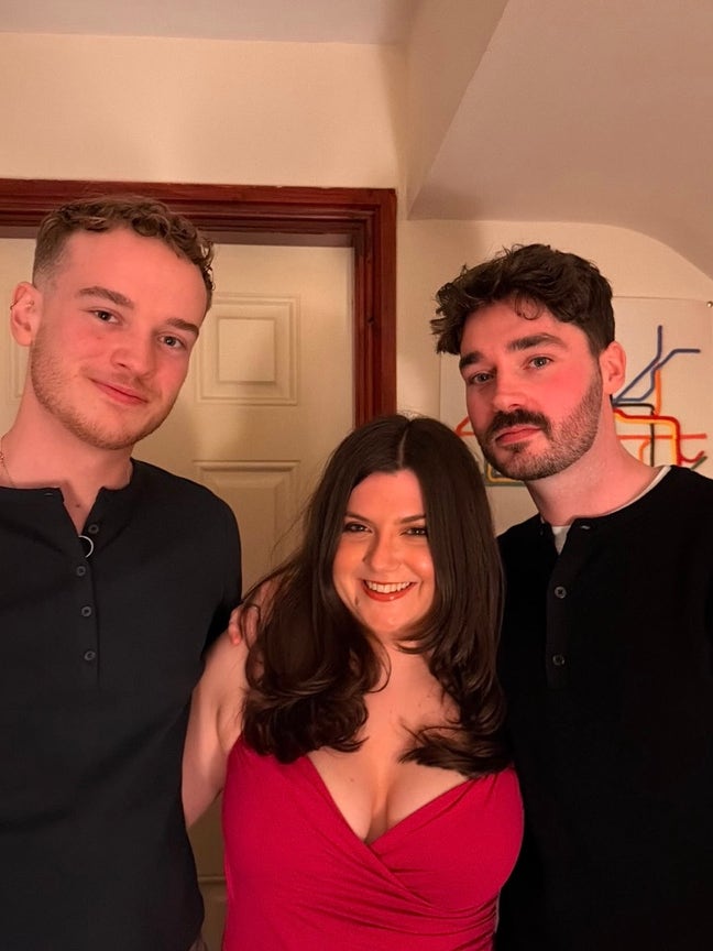 THREE FRIENDS LOOKING FOR FLATMATE FOR W/SW/NW  Main Photo