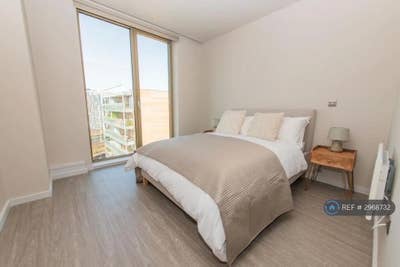 Finding roommate for 2b2b apartment M15 Main Photo