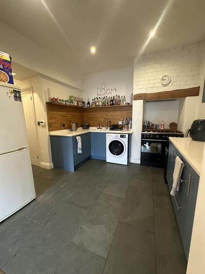 1 Room available in 2 bed flat - Gloucester Rd Main Photo