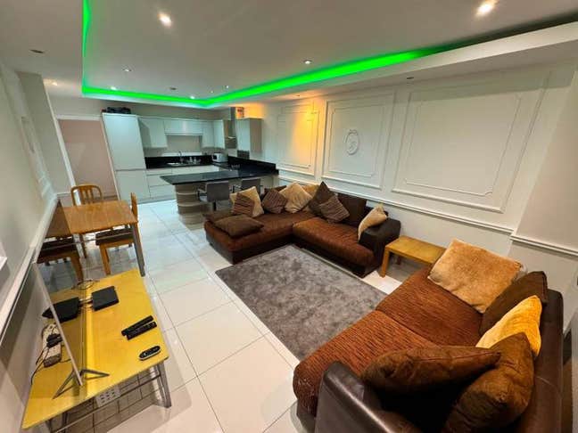 Bills Included, 2 Bed Flat, IG5  Main Photo