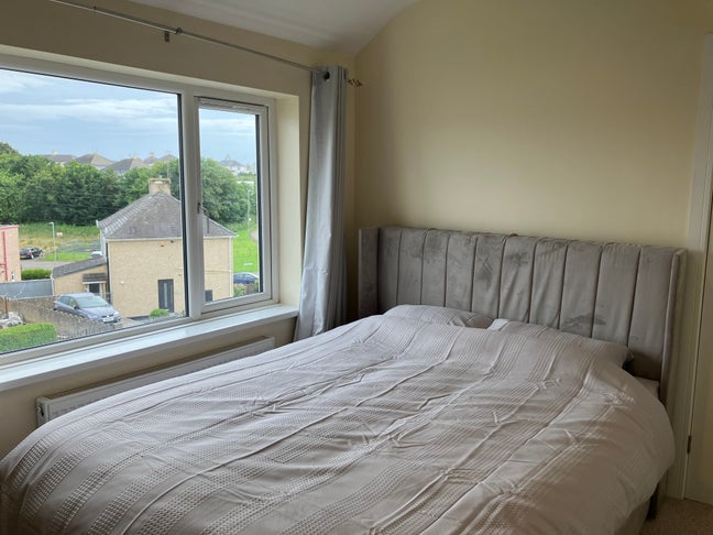 Newly furnished king room in quiet location  Main Photo