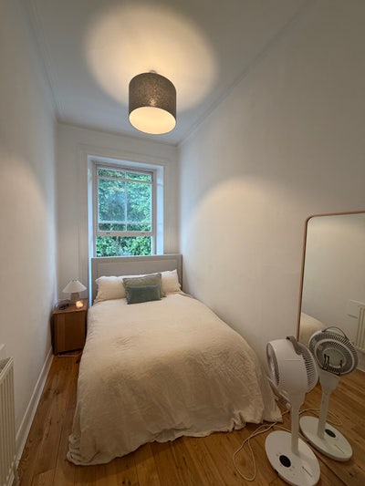 Bright Double Room in South Kensington Flat!  Main Photo