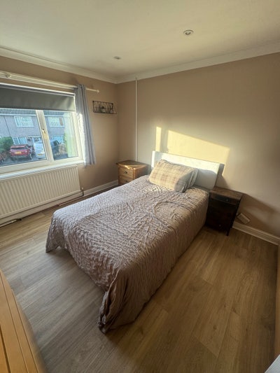 Spacious double room available  Main Photo
