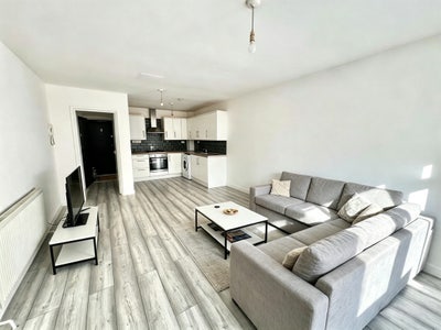 Modern 1 Bed w/Priv Terrace | Luton | Lovely Area Main Photo