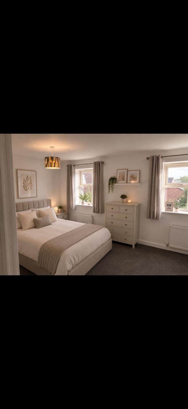 Large en suite bedroom  Main Photo