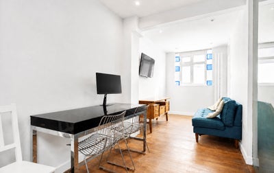 One Bed Maisonette - 1 Minute from Clapham North Main Photo