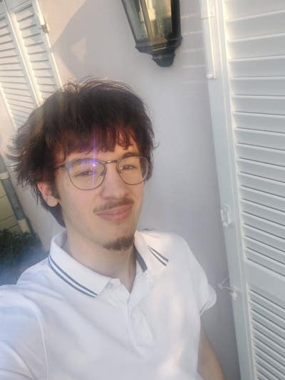French student looking for accommodation  Main Photo