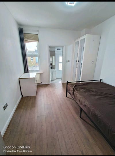 Ensuite available  Main Photo