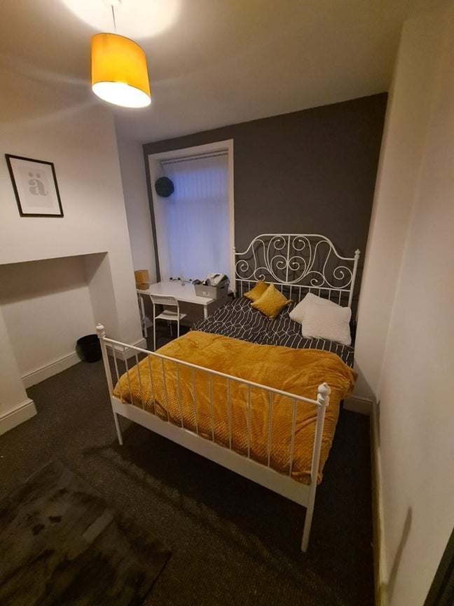 2 Bed Terraced House, Cromwell Road, M6 Main Photo