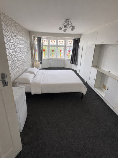 2 Huge Double Rooms (All Bills Included)  Main Photo