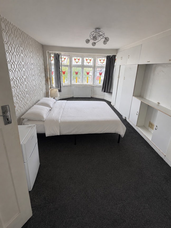 2 Huge Double Rooms (All Bills Included)  Main Photo