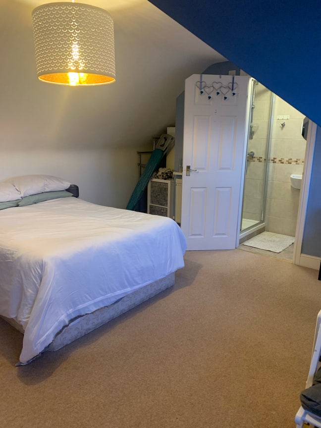 Quiet room in professional household Main Photo