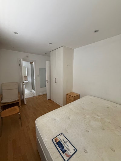     Spacious Double Rooms in Modern 6 Bed House Main Photo