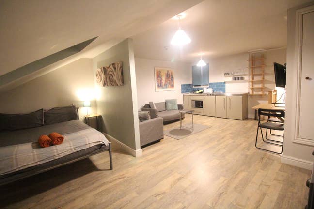 Large Studio - Water and Wifi Included  Main Photo