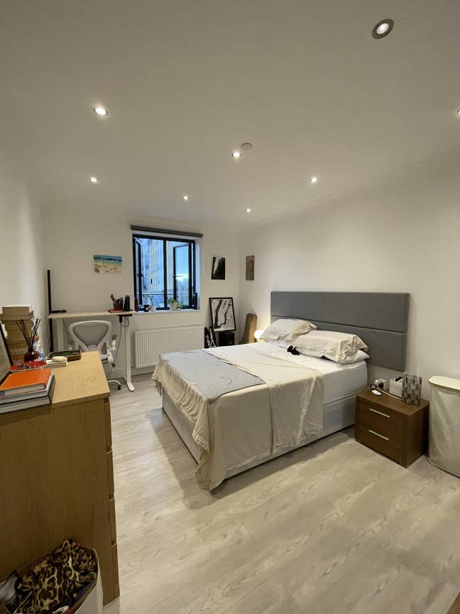 (6months) Double room in Aldgate East w/ balcony  Main Photo