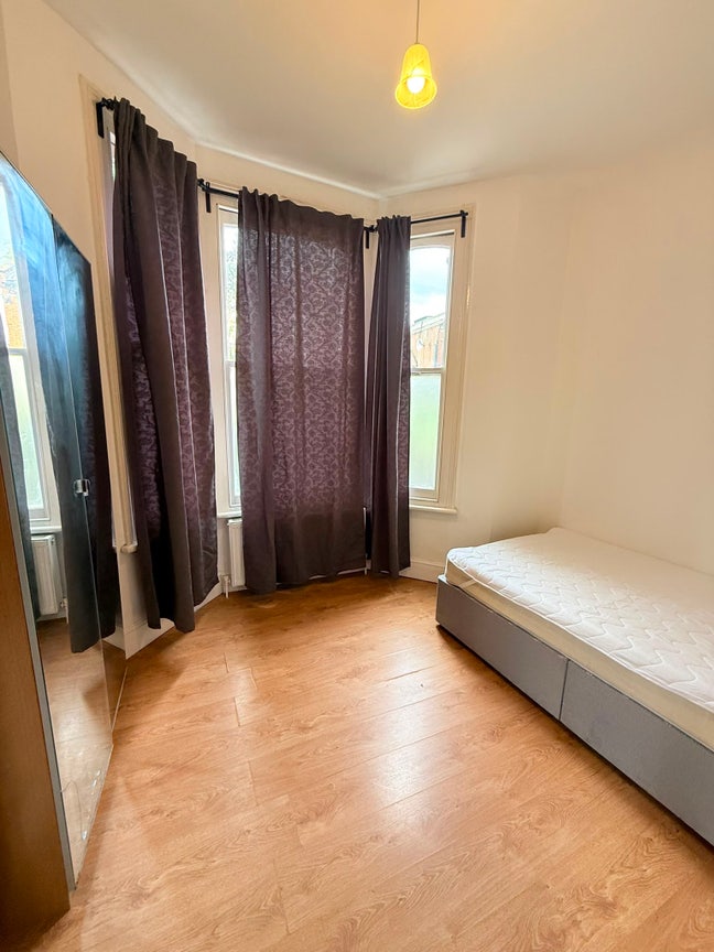 2 Bed Room Flat.  Main Photo