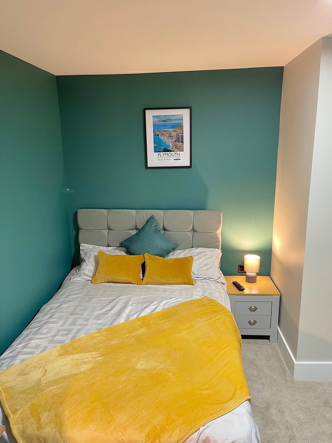 Double room with en-suite, newly refurbished  Main Photo